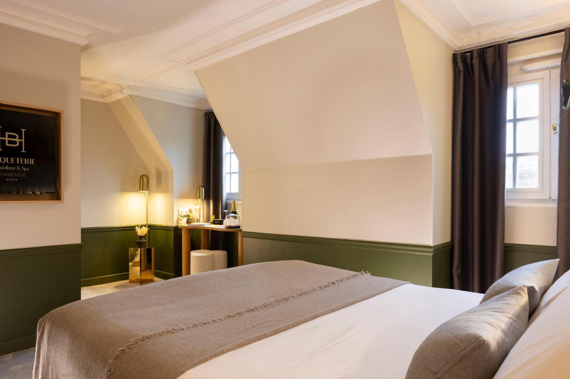 Hostellerie Briqueterie & Spa Champagne Vinay  Exterior photo A room at the hotel