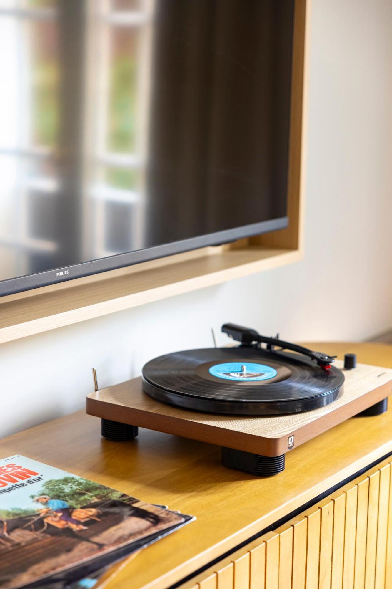 Hostellerie Briqueterie & Spa Champagne Vinay  Exterior photo Record player