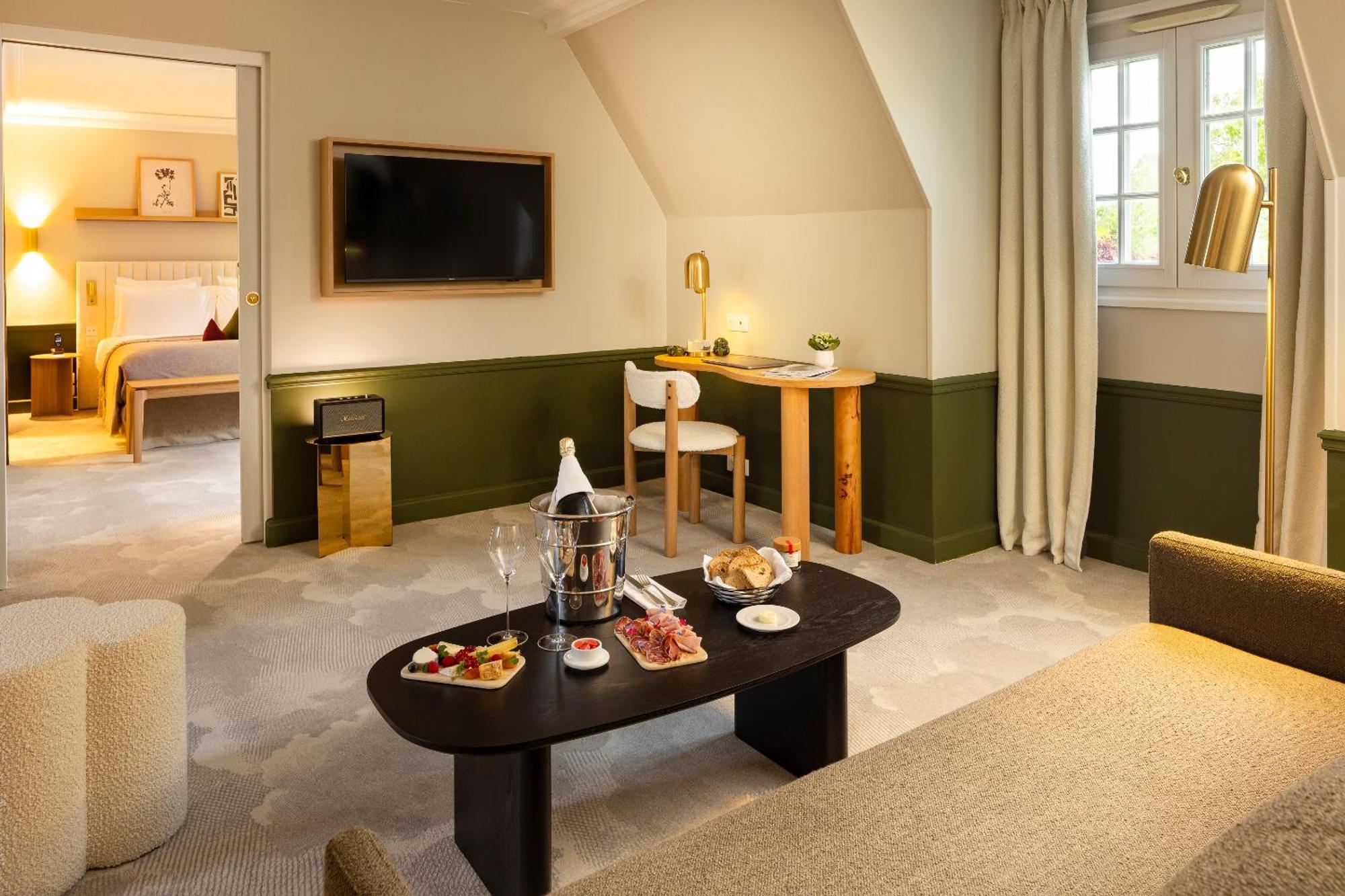 Hostellerie Briqueterie & Spa Champagne Vinay  Exterior photo A suite at the hotel