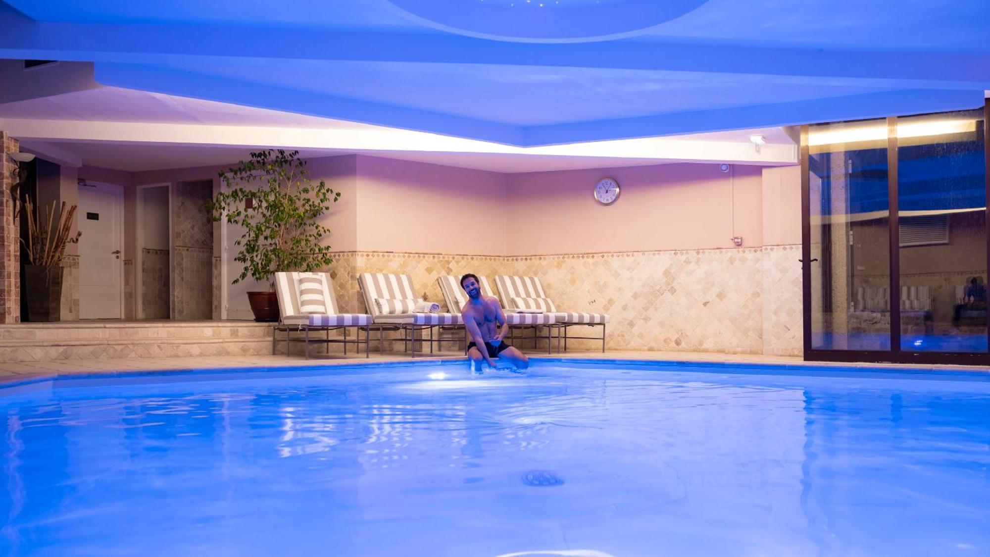 Hostellerie Briqueterie & Spa Champagne Vinay  Exterior photo The pool at the hotel