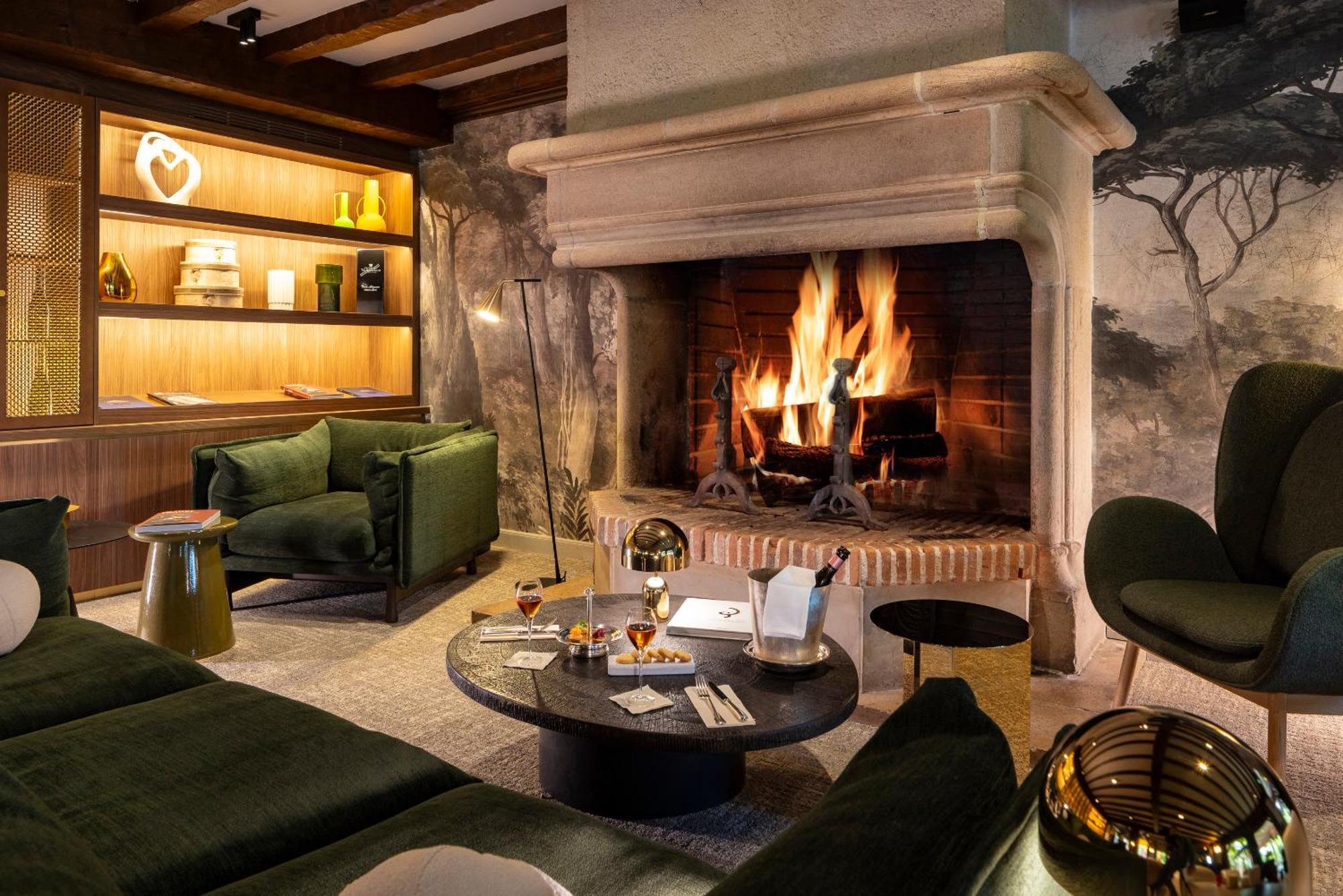 Hostellerie Briqueterie & Spa Champagne Vinay  Exterior photo The fireplace at the hotel