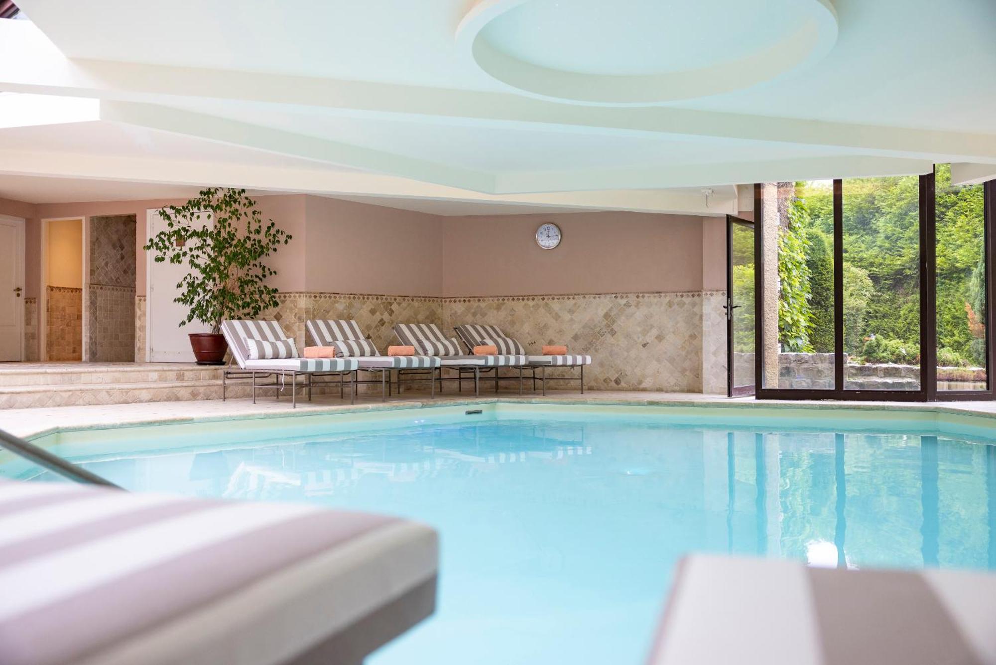 Hostellerie Briqueterie & Spa Champagne Vinay  Exterior photo The swimming pool at the hotel