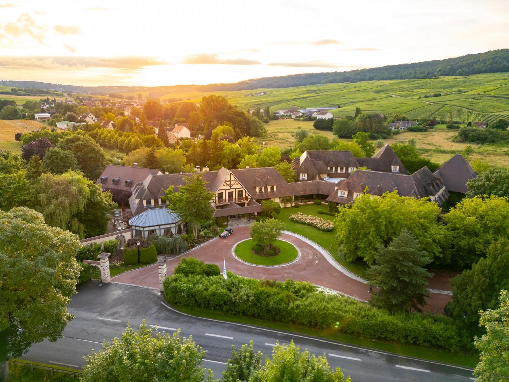 Hostellerie Briqueterie & Spa Champagne Vinay  Exterior photo Aerial view of the hotel